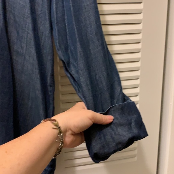 Size 16/18 Chico’s denim like blouse. Long sleeve that can roll. - Picture 5 of 6